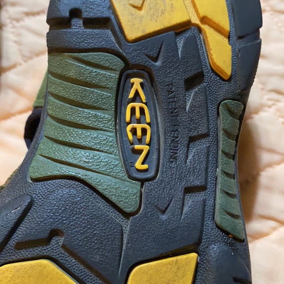 Keen youth size 4 classic sandal . Great shape - Picture 10 of 10